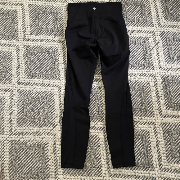 Lululemon crops - Picture 3 of 5